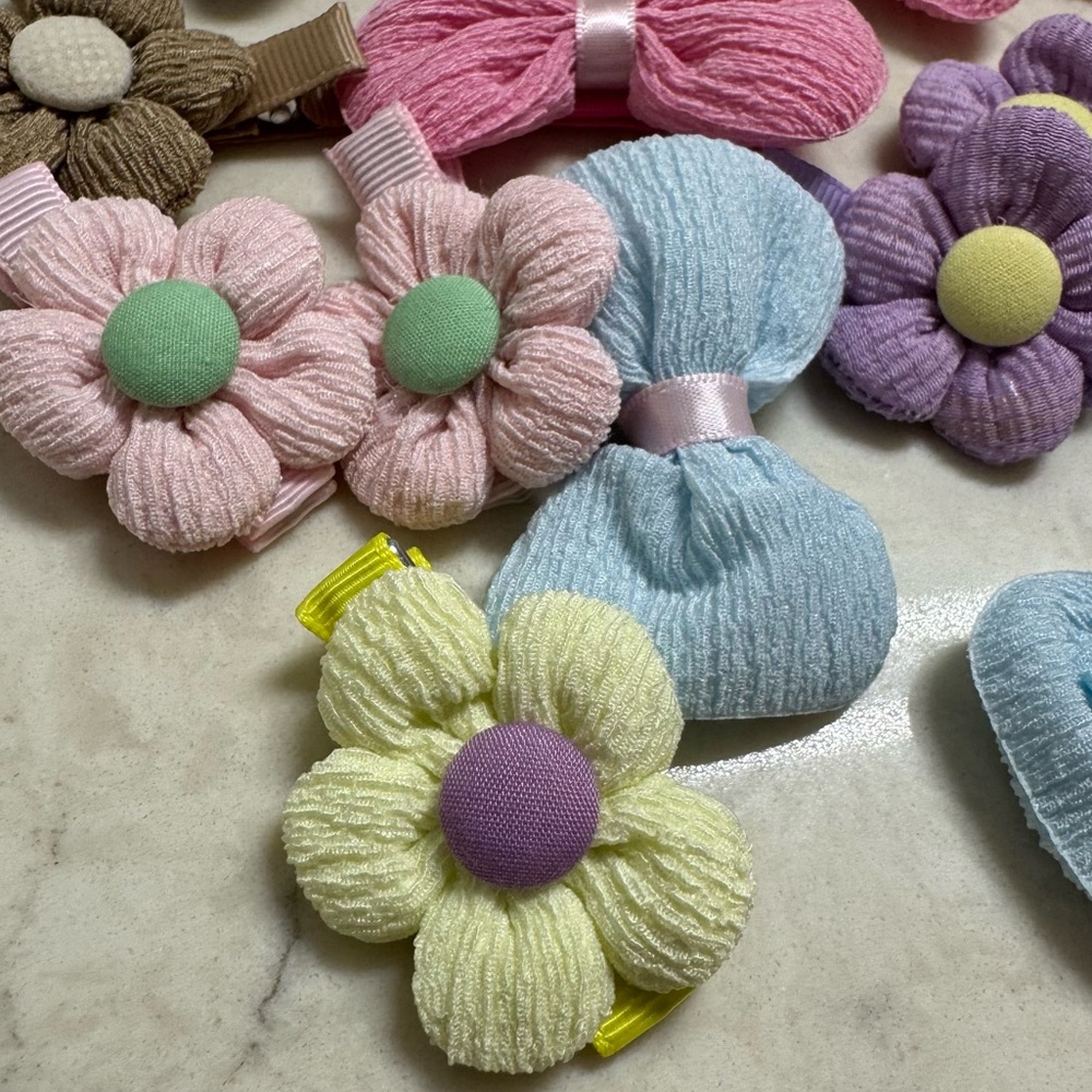 🌸 24-Piece Handmade Hair Clip Set | 8 Flower Pairs & 4 Bow Pairs 🎀 - Picture 15 of 16